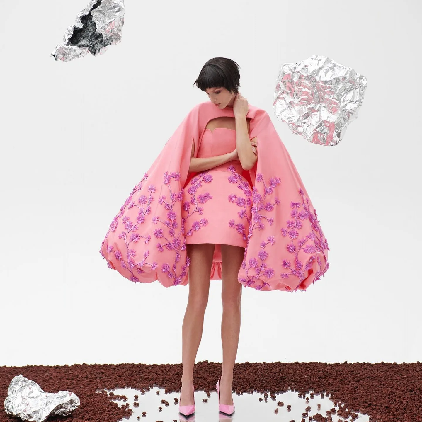specialaus dizaino koralų rožinės gėlėtos mini suknelės pūstomis rankovėmis subtilios gėlių apvalkalo moterys Maxi suknelės oficialiam vakarėliui