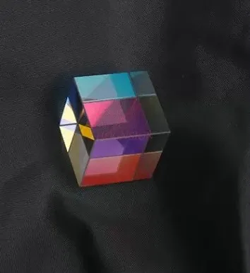 Fizikos mokymas Spalvota prizmė šešiakampė 23mm CUBE šviesos kubas kūrybinė visata Rubiko kubas trijų prizmių pakabukas vaivorykštės nuotrauka