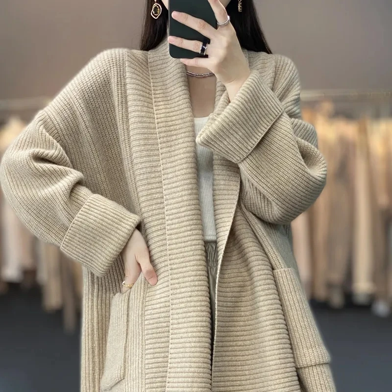 Naujas senjorų paltas moterims rudenį ir žiemą sutirštintas vidutinis ir ilgas lauke su vienspalviu laisvu tinginiu megztiniu