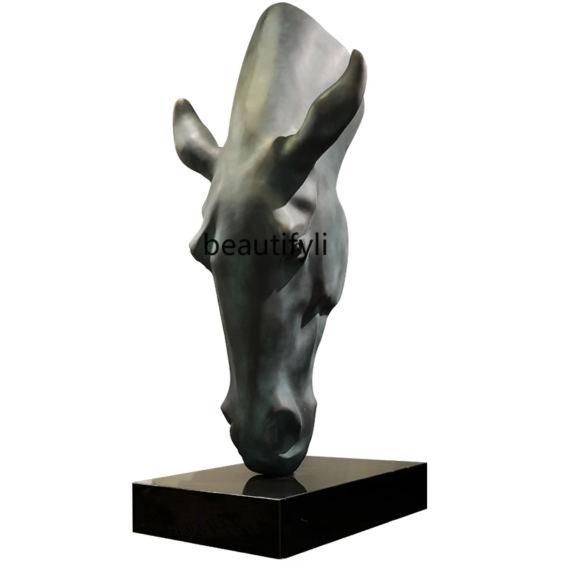 Pardavimų biuras Nusileidimas Fortūna Arklio galva Meno skulptūra Didelės dekoracijos Minkšti baldai Dervos amatai