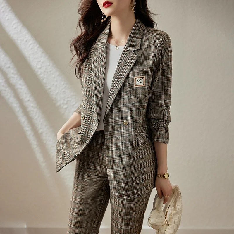 Plaid Blazer Moterų pavasario ir rudens koledžo stilius 2023 Naujas laisvalaikio mažas kostiumas Plisuotas sijonas verslo kostiumas